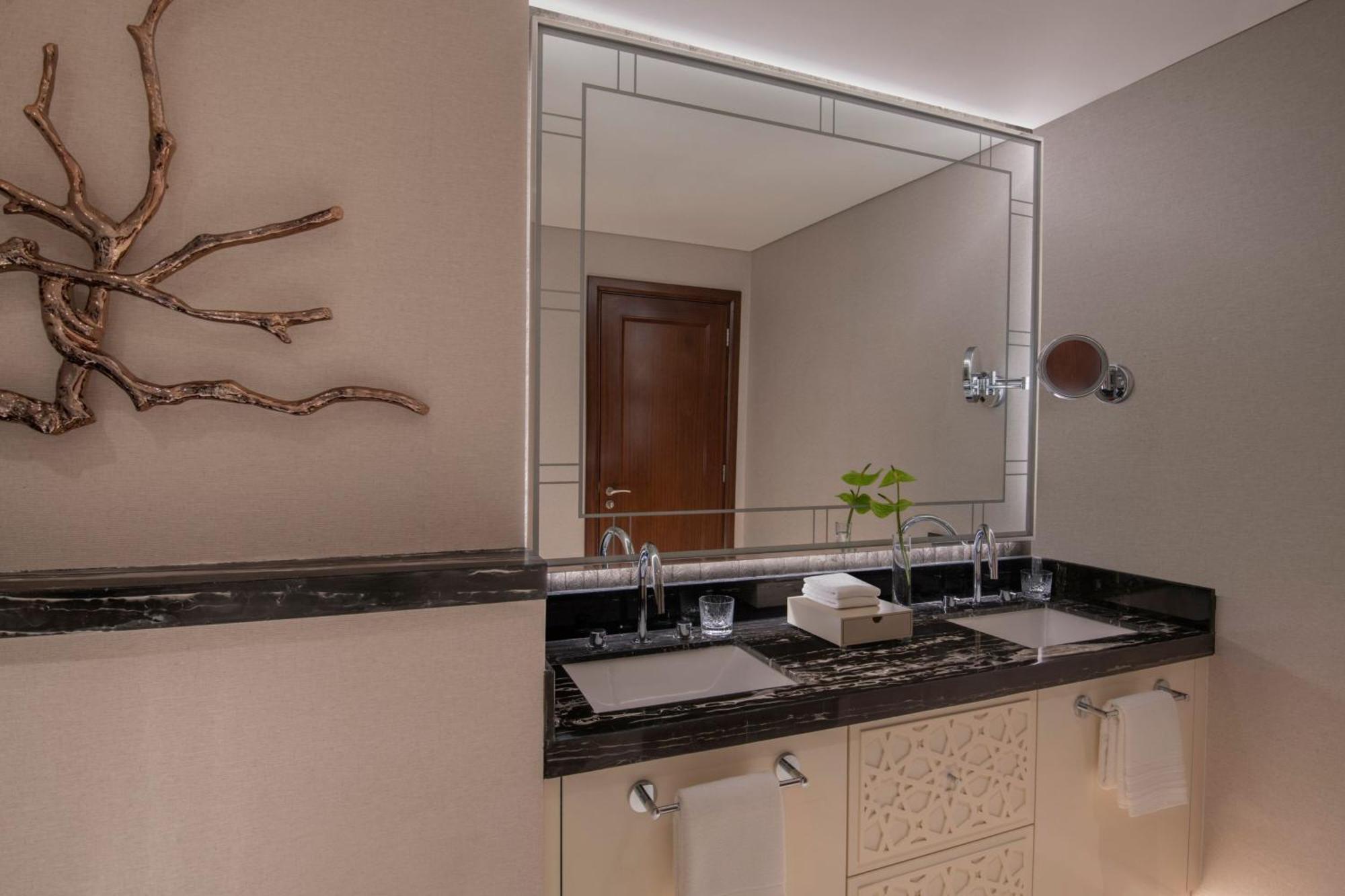 The St. Regis Marsa Arabia Island, The Pearl Qatar Hotel 5*