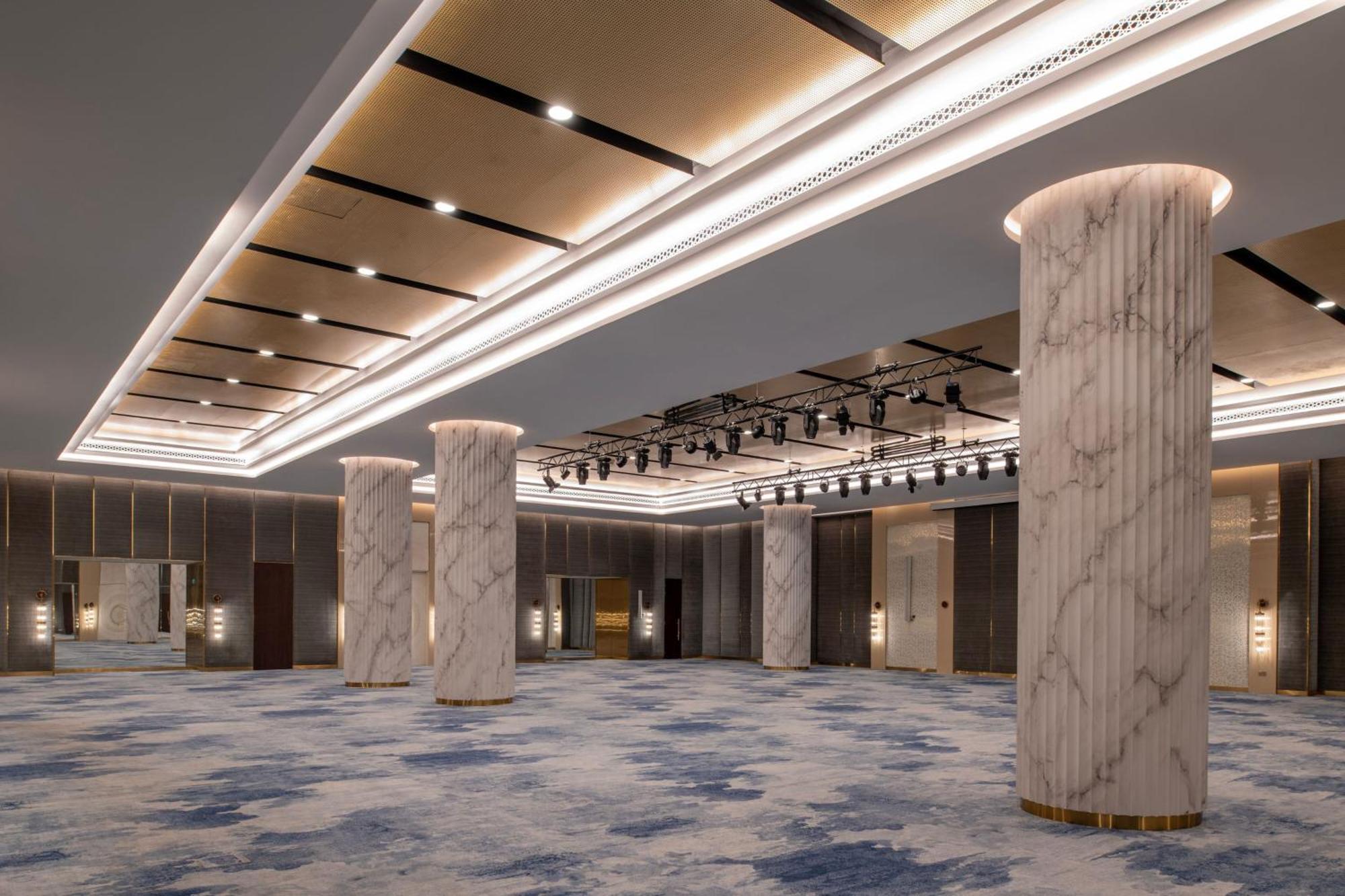 The St. Regis Marsa Arabia Island, The Pearl Qatar Hotel 5*